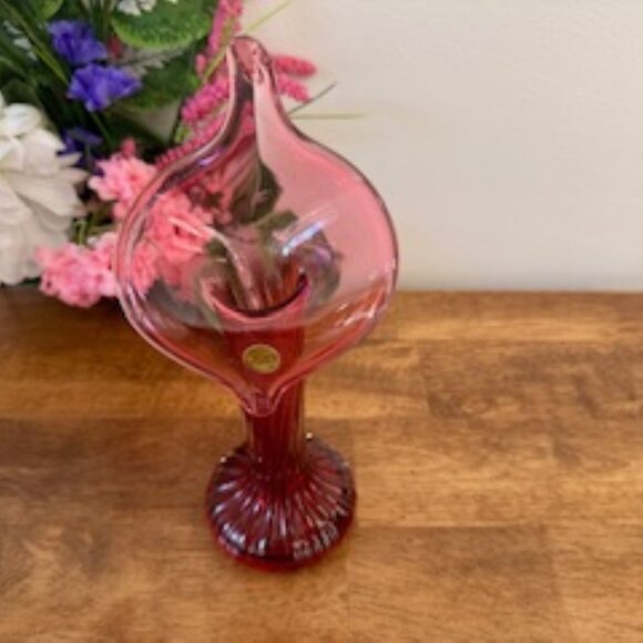 Vintage Cranberry Art Glass Vase – Jack-in-the-Pulpit Shape with Original Canada - Picture 2 of 6